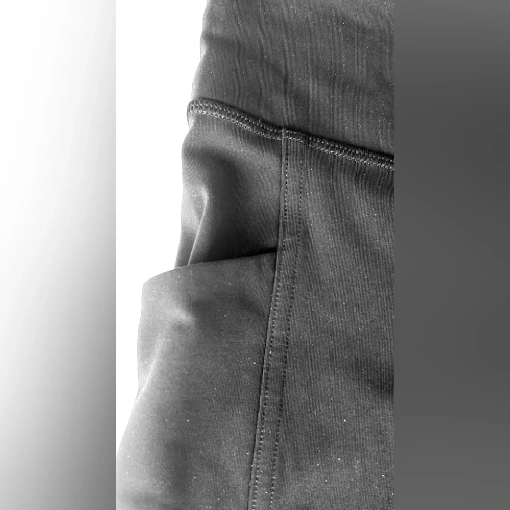 Lululemon Crop Leggings Sharp Turns SZ 4 Black Mesh Sides 17” RARE Gym Athletic
